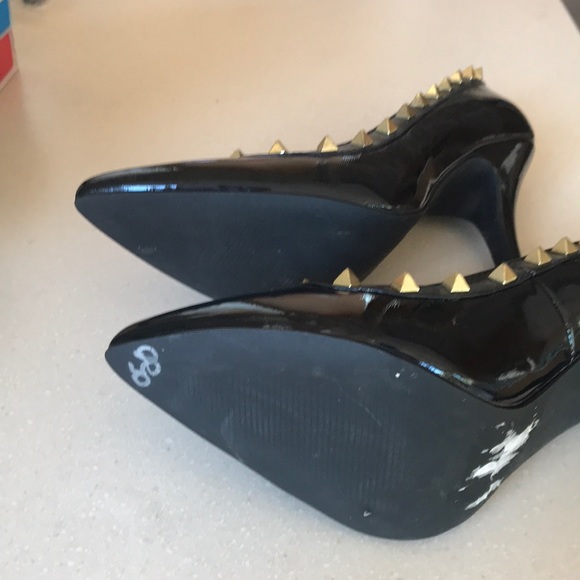 Shoes - Picture 3 of 4